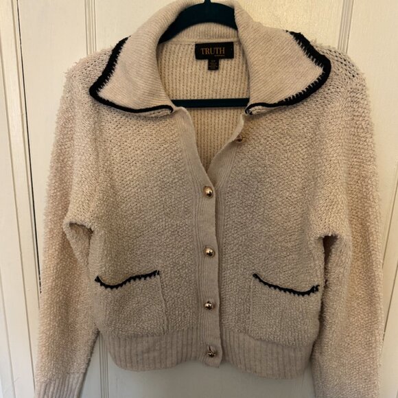 Cream and black collared sweater with gold buttons - Picture 1 of 3